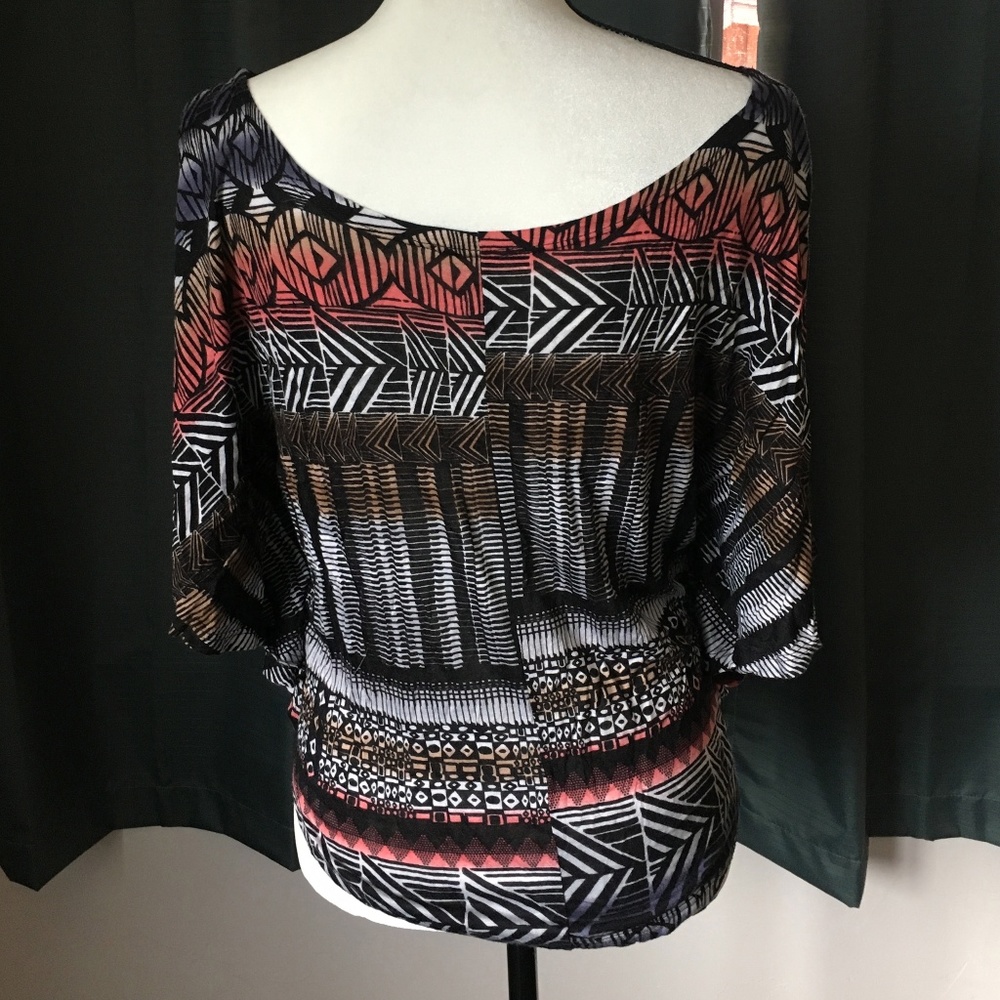 Geometric Batwing Tee - Picture 3 of 4